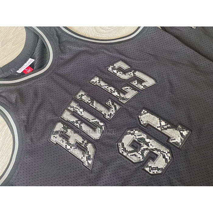 Camiseta Chicago Bulls Dennis Rodman #91 Mitchell & Ness 1997-98 Negro1